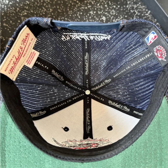Toronto Raptors Throwback Logo Denim Snapback - Picture 3 of 3